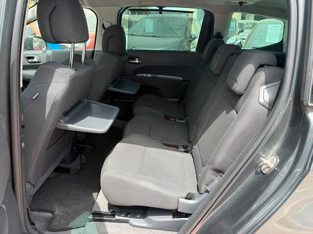 PEUGEOT 5008 ALLURE 1.6 HDI AUTO SPANISH LHD IN SPAIN 84000 MILES 7 SEATS 2015